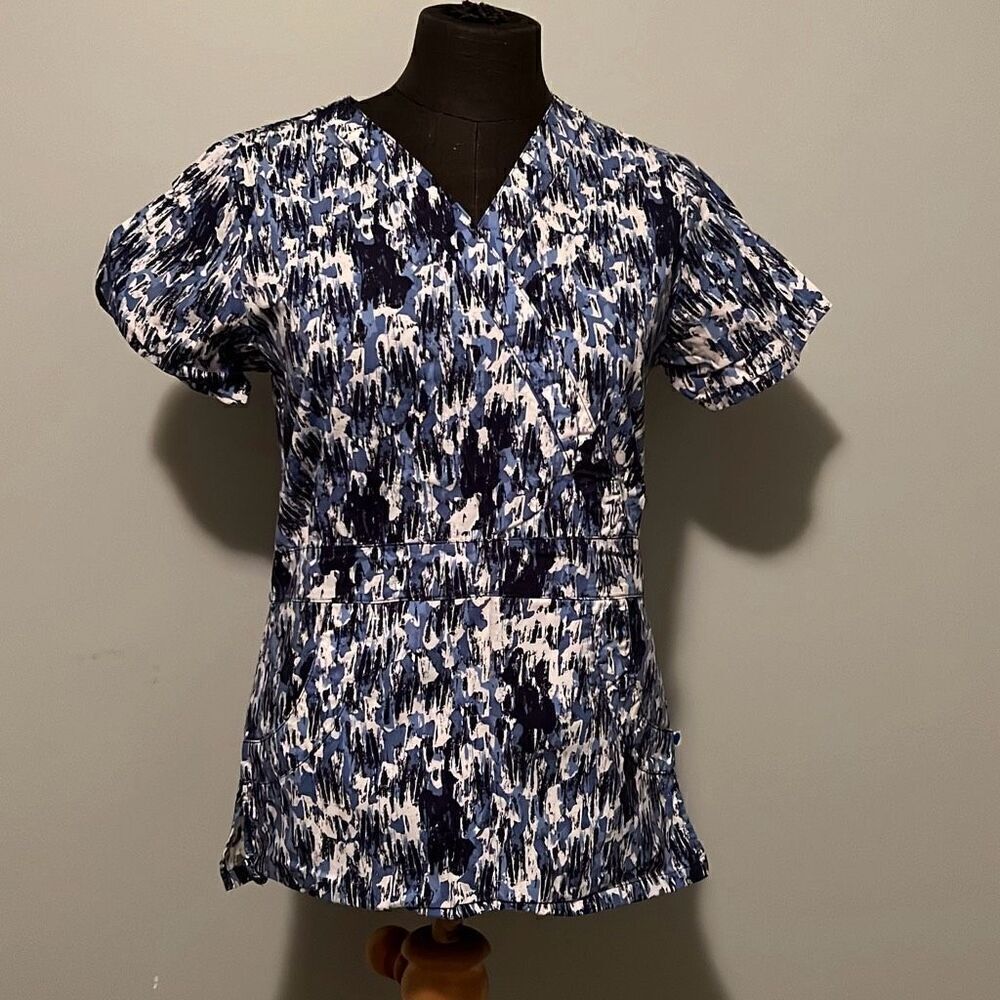 Nurse Mates Women's Blue Abstract Printed Short Sleeve Scrub Top